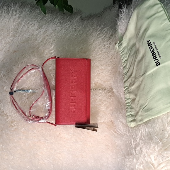 Burberry Hampshire Crossbody Embossed Logo NWTs - Picture 4 of 10